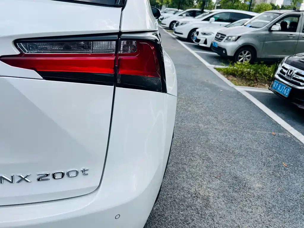 Lexus NX — миниатюра 9
