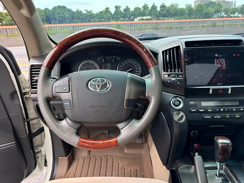 Toyota Land Cruiser — миниатюра 6