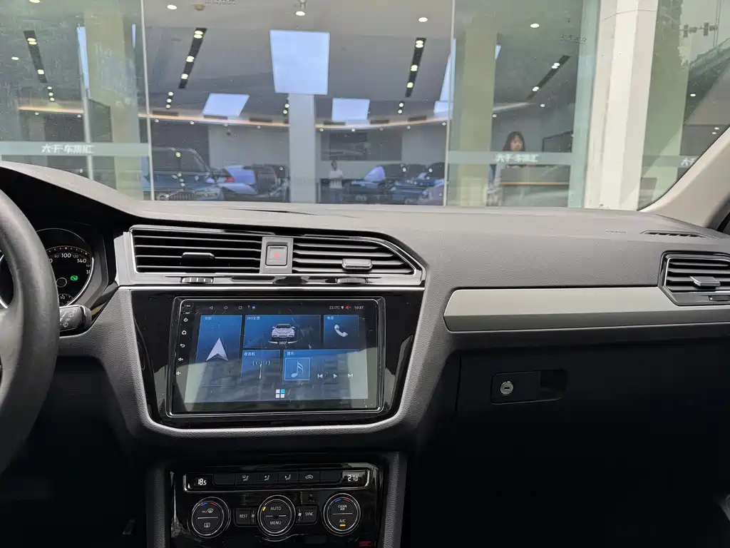 Volkswagen Tiguan L — миниатюра 15