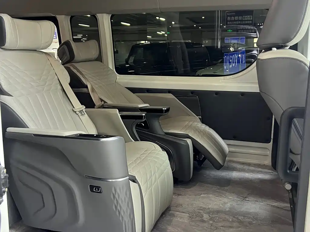 Toyota Hiace — миниатюра 6