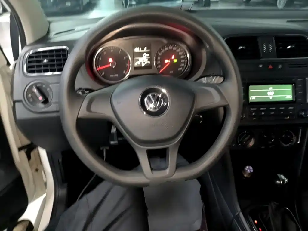 Volkswagen Polo — миниатюра 11