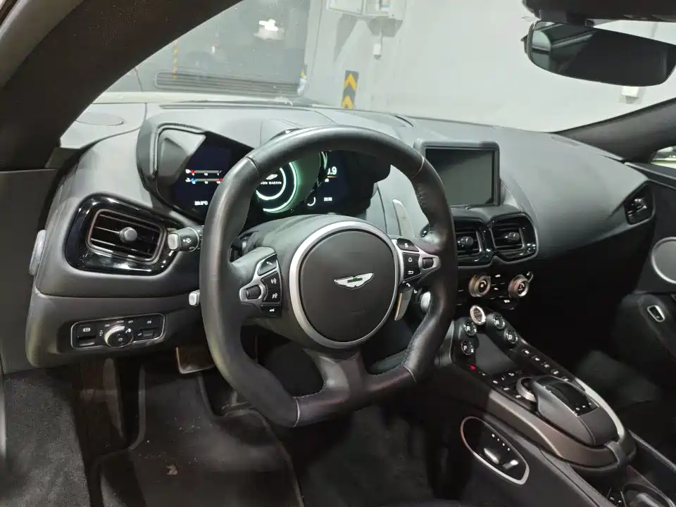 Aston Martin V8 Vantage — миниатюра 5