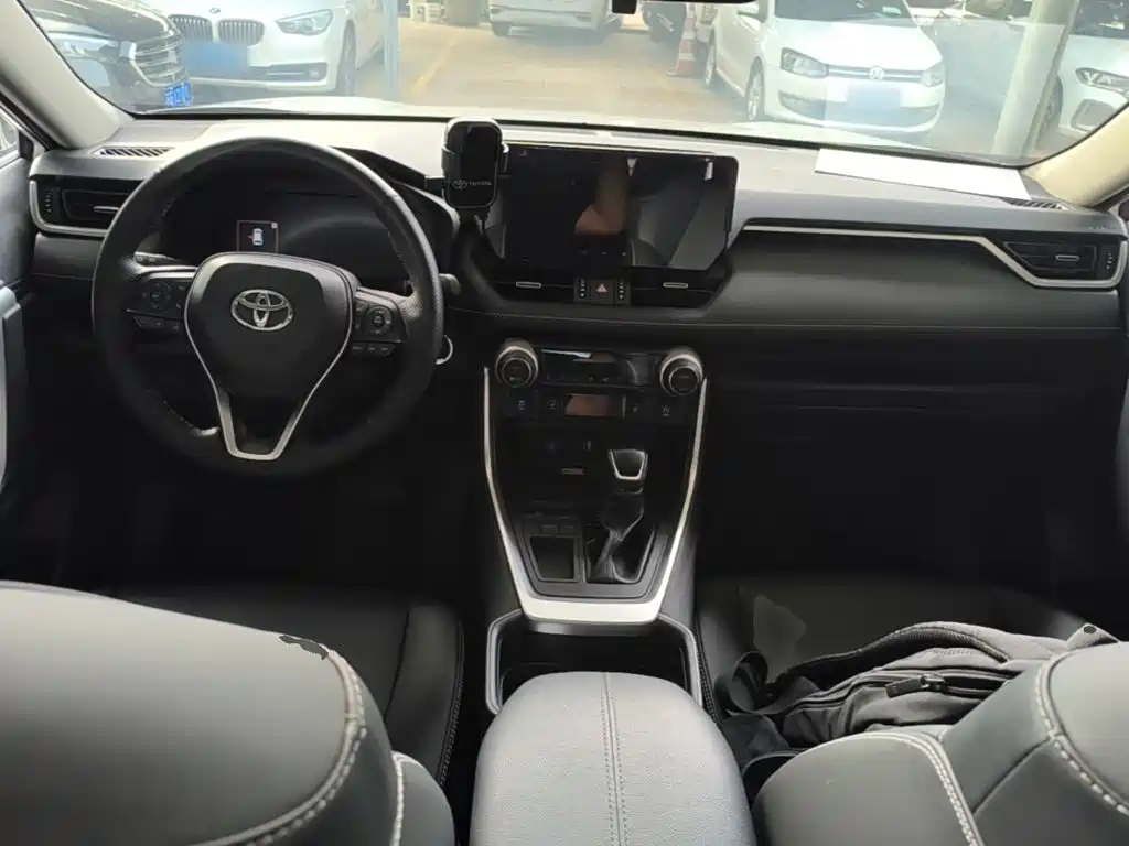 Toyota RAV4 — миниатюра 10