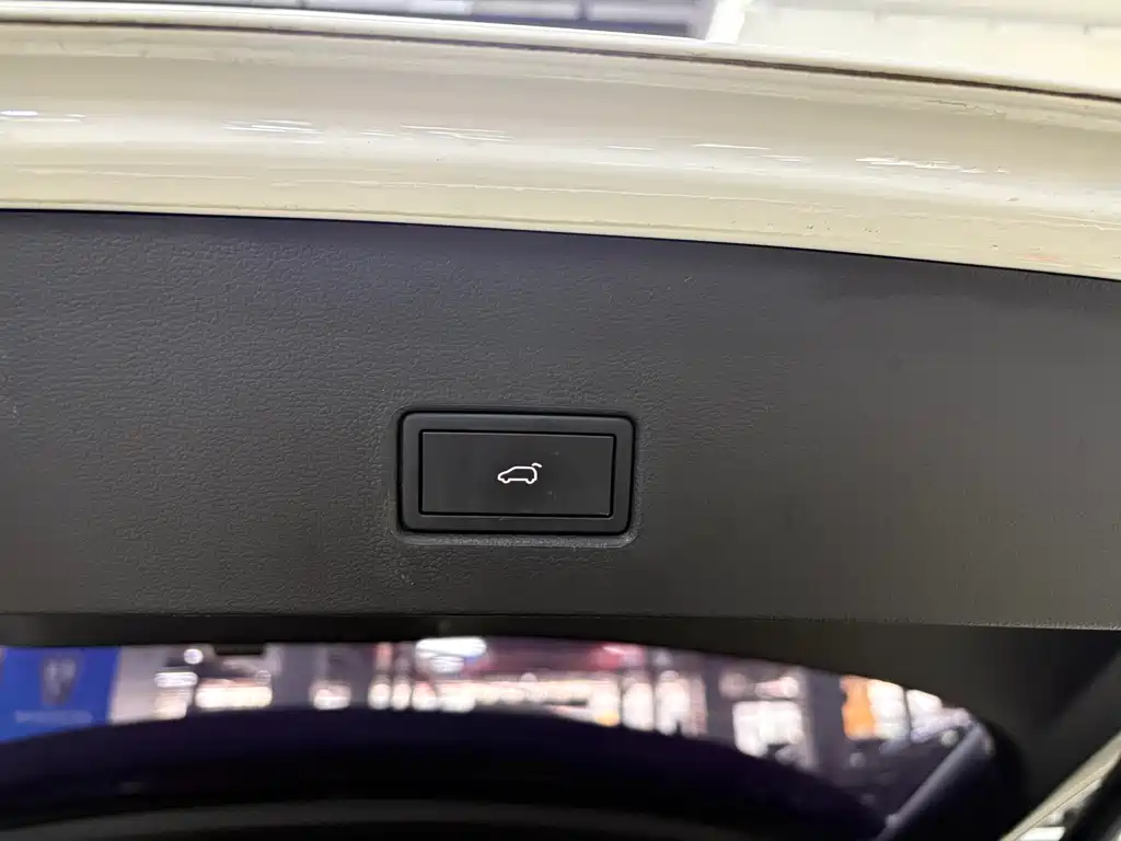 VOLKSWAGEN T ROC EXPLORING SONGS