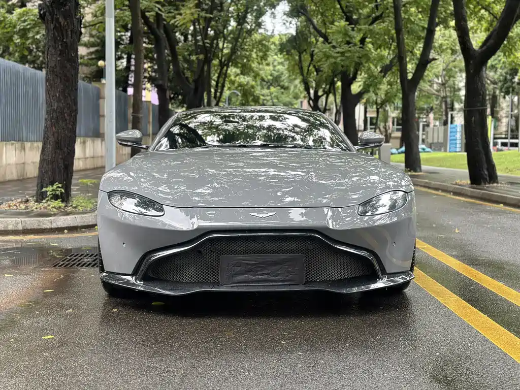 Aston Martin V8 Vantage 2018 4.0T V8 Coupe