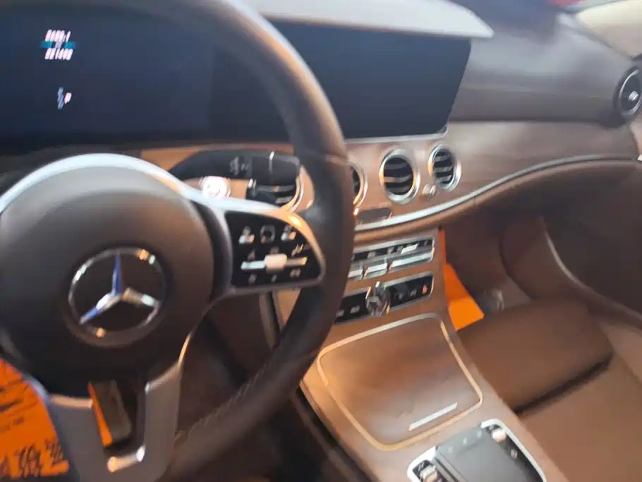 Mercedes-Benz E-Class — миниатюра 13