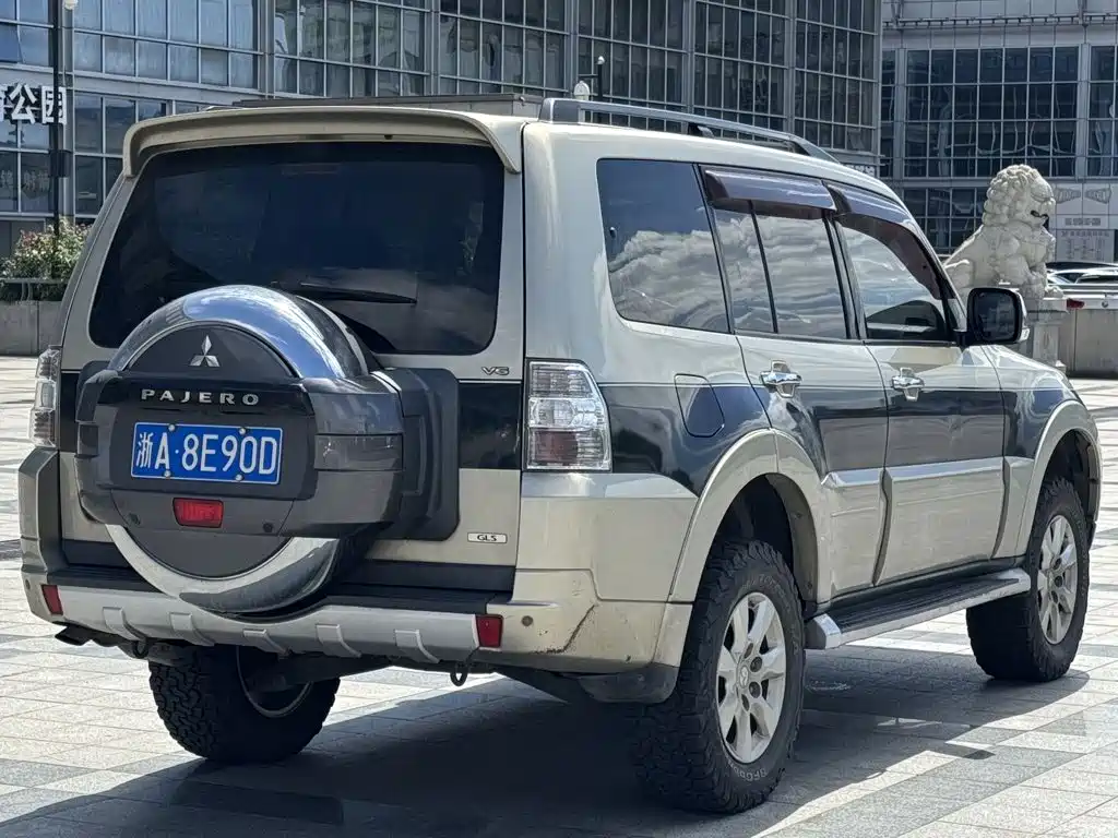 Mitsubishi Pajero (Import) — миниатюра 13