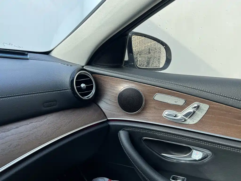 Mercedes-Benz E-Class — миниатюра 10