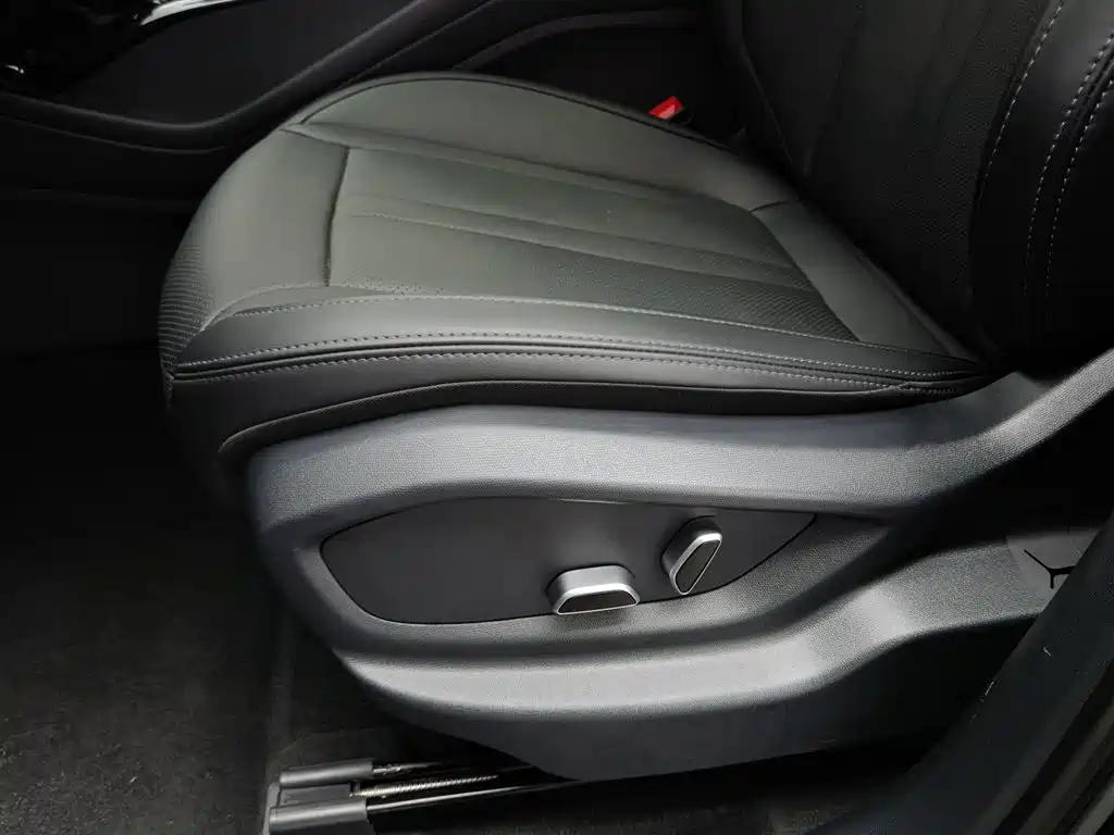 Hongqi HONGQI HS3 PHEV