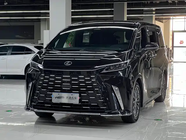 2023 Lexus LM