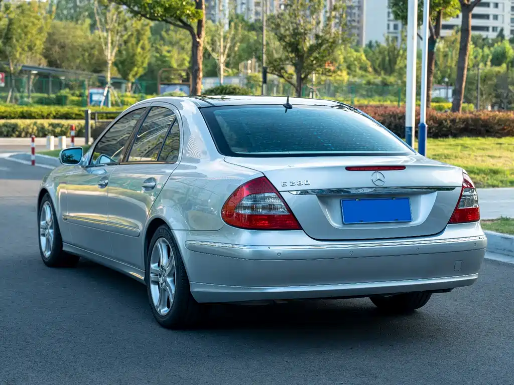 Mercedes-Benz E-Class — миниатюра 4