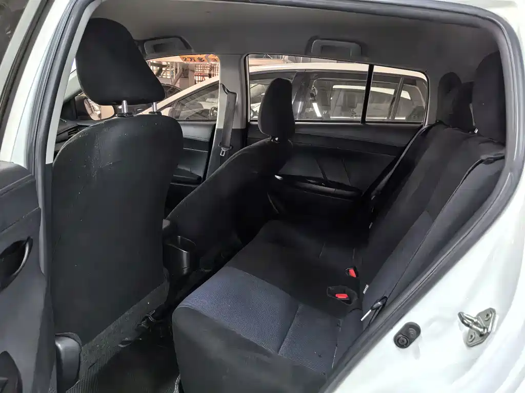 Toyota Yaris L — миниатюра 8