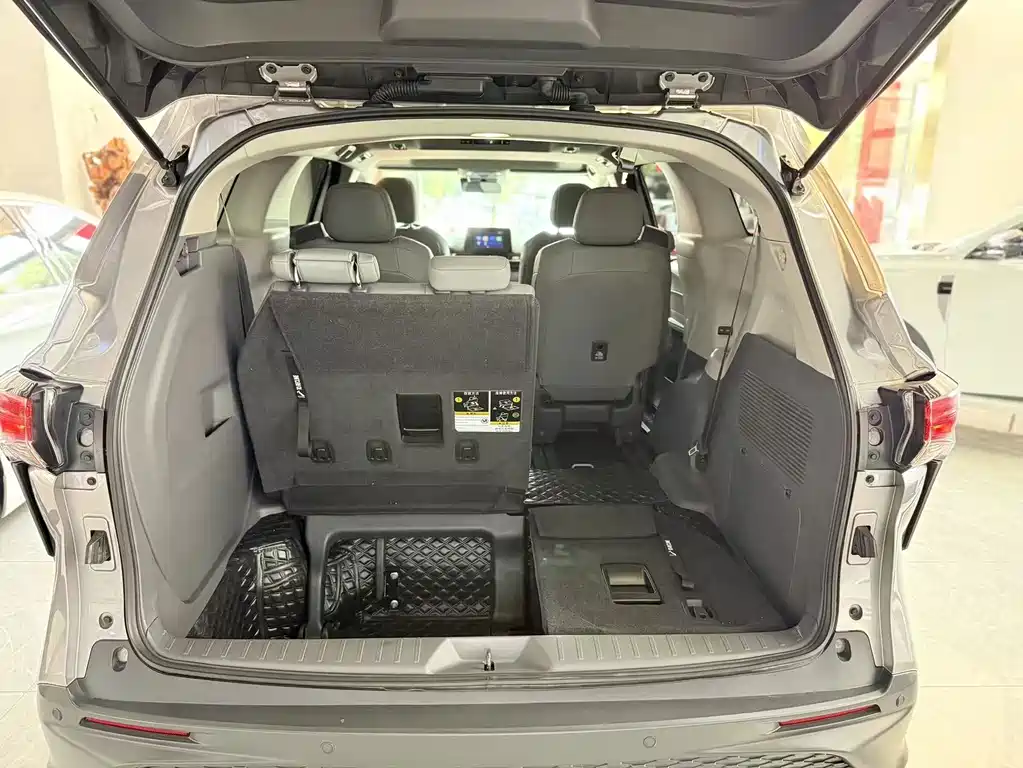 Toyota Granvia — миниатюра 14