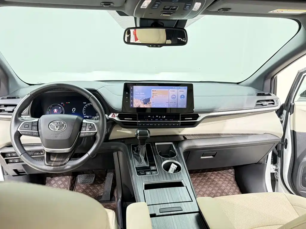 Toyota Sienna — миниатюра 3