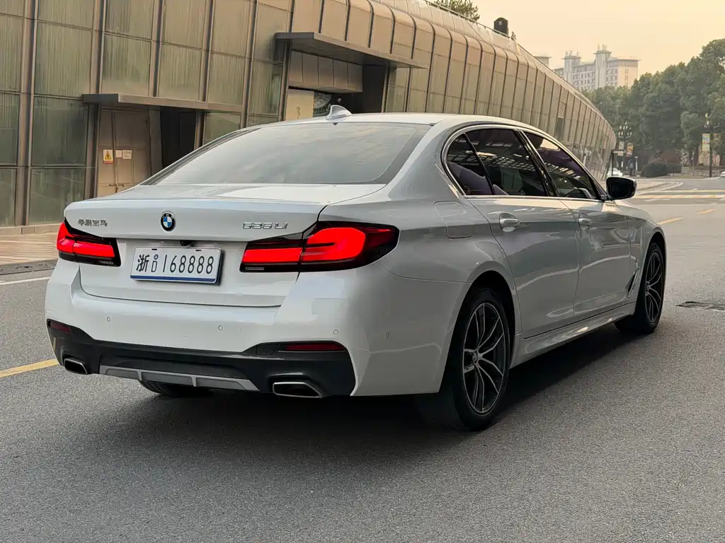 BMW 5 SERIES