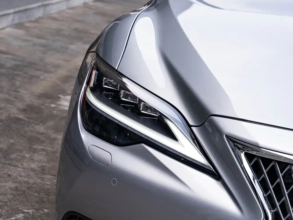Lexus LS — миниатюра 6