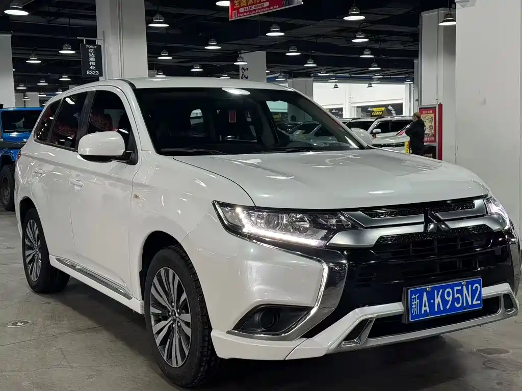 MITSUBISHI OUTLANDER