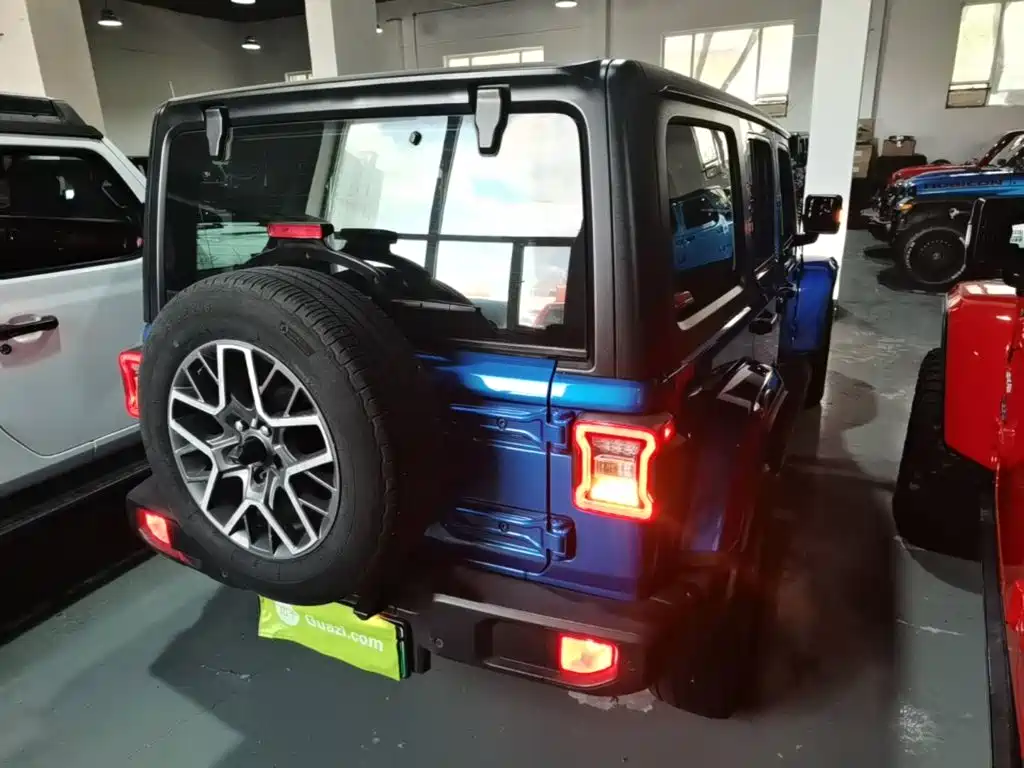 Jeep Wrangler PHEV — миниатюра 7