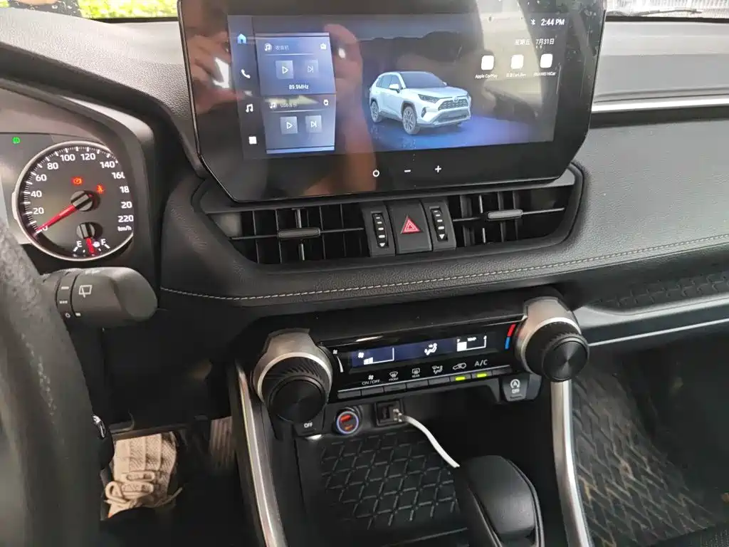 Toyota RAV4 — миниатюра 14