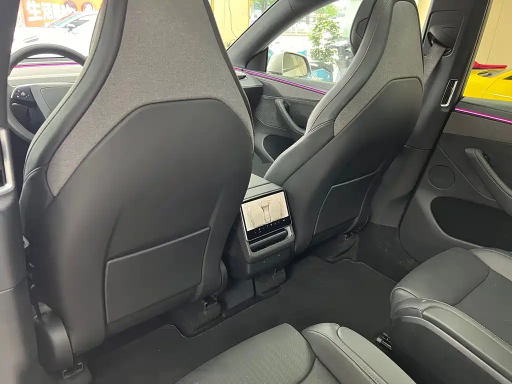 Tesla Model Y L — миниатюра 13
