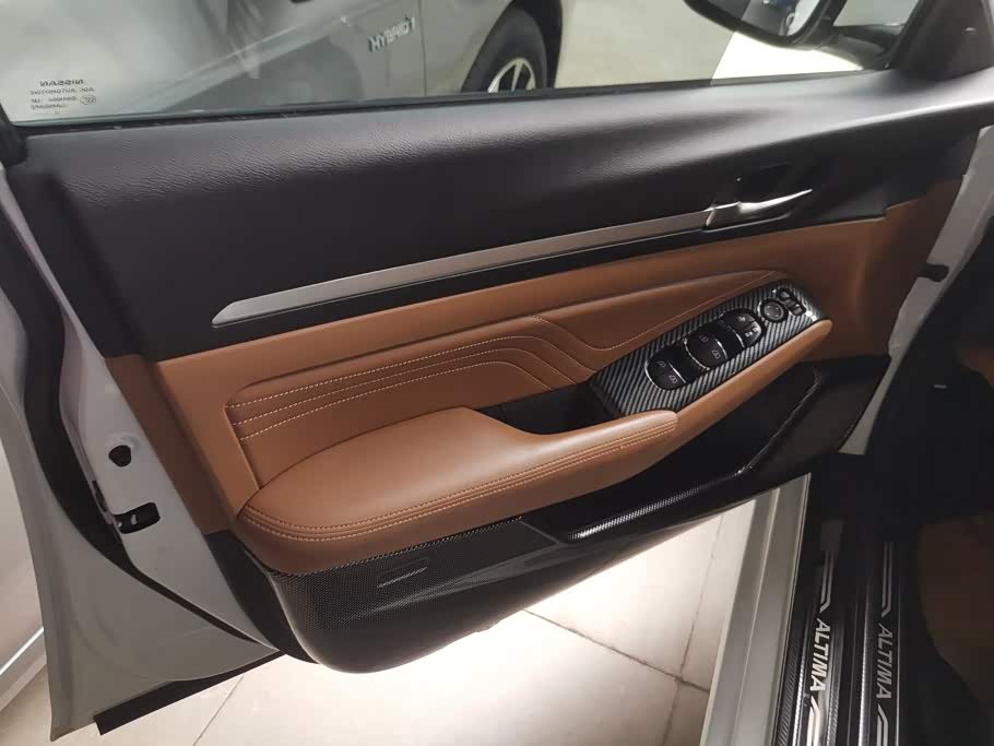 Nissan Teana 2.0 л 2024 г. Белый, пробег 48400 км
