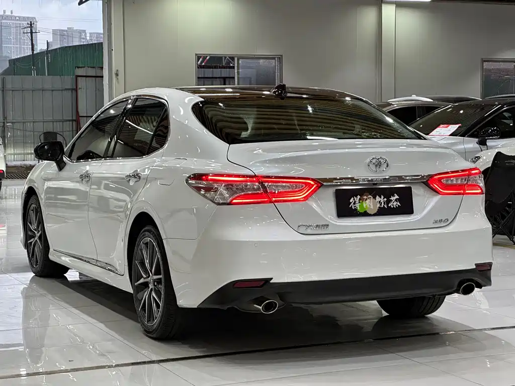 Toyota Camry — миниатюра 13