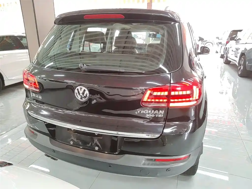 Volkswagen Tiguan 2015 1.8TSI AT Luxury