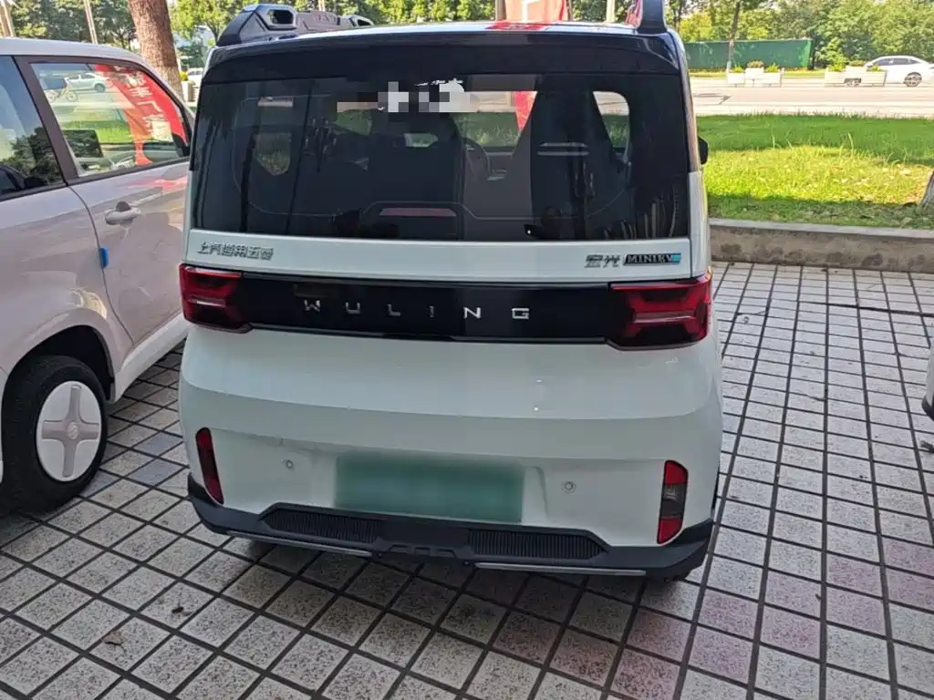 Wuling MINIEV — миниатюра 6
