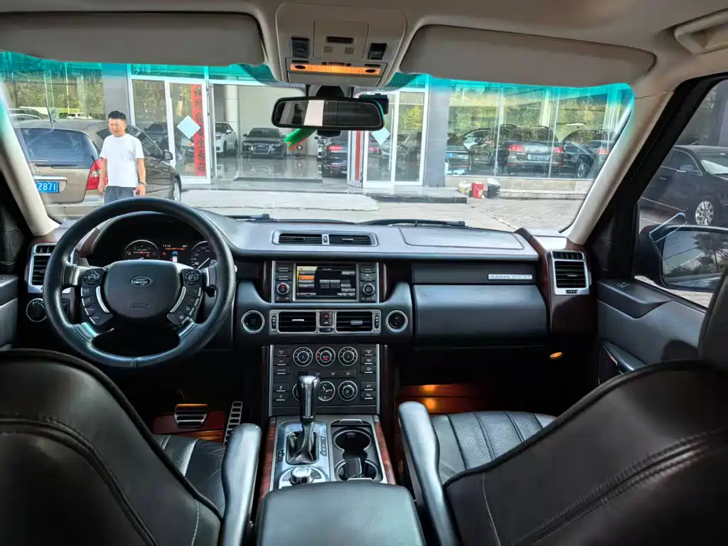 Land Rover Range Rover — миниатюра 6