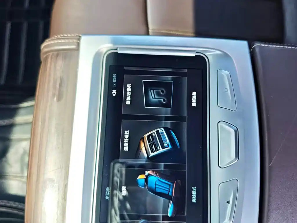 BMW 5 Series New Energy — миниатюра 11