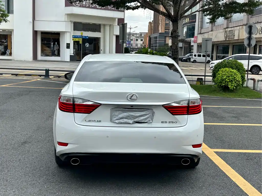 Lexus ES — миниатюра 7