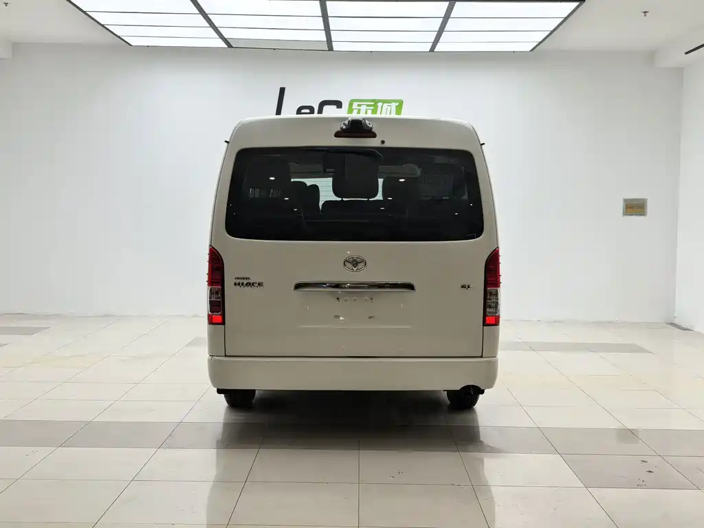Toyota Hiace — миниатюра 6