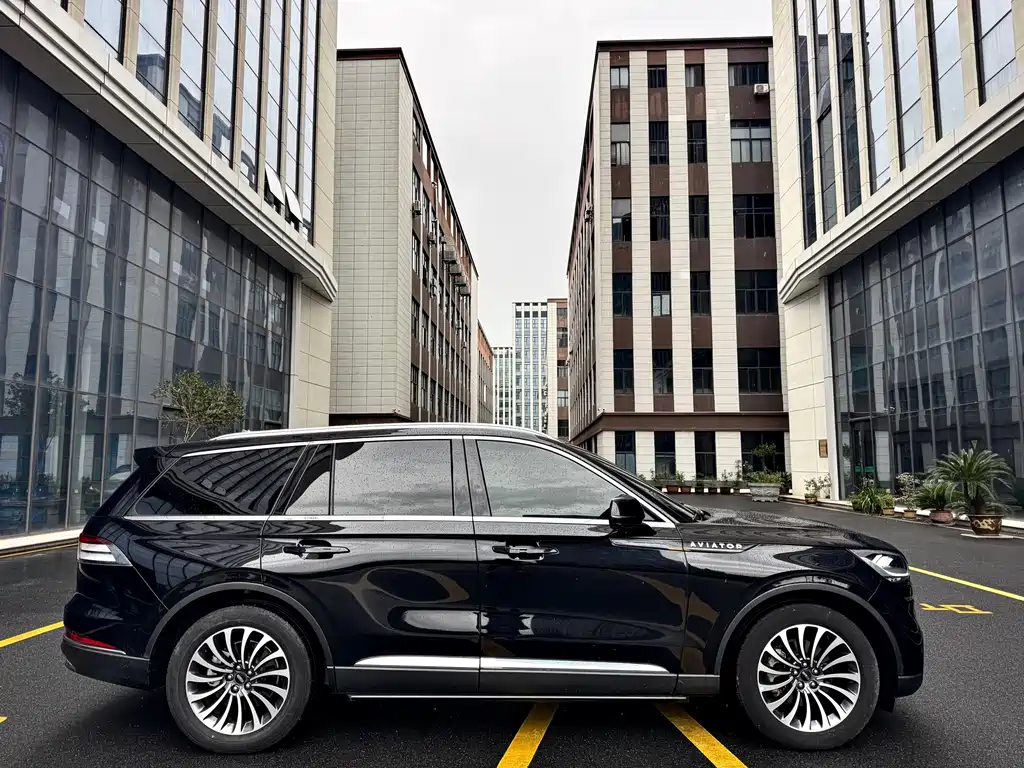 Lincoln Aviator — миниатюра 4