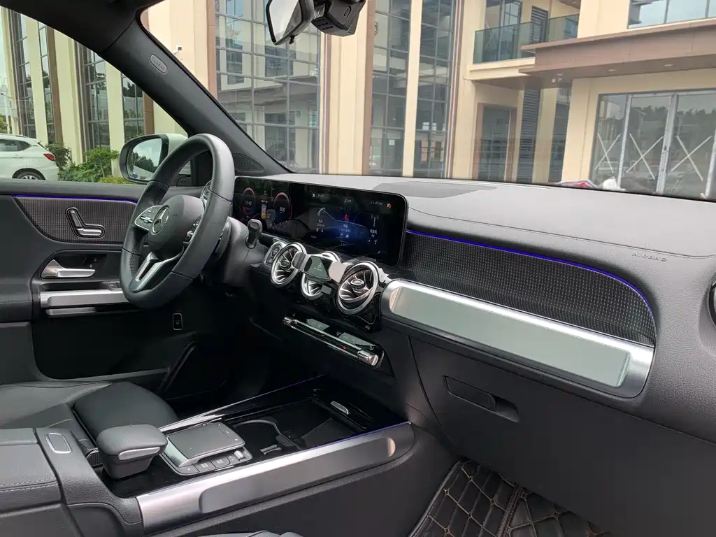 Mercedes-Benz GLB - фото 29