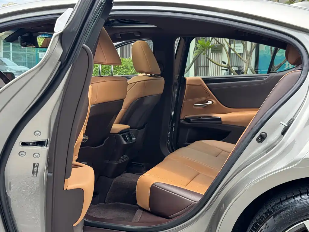 Lexus ES — миниатюра 8