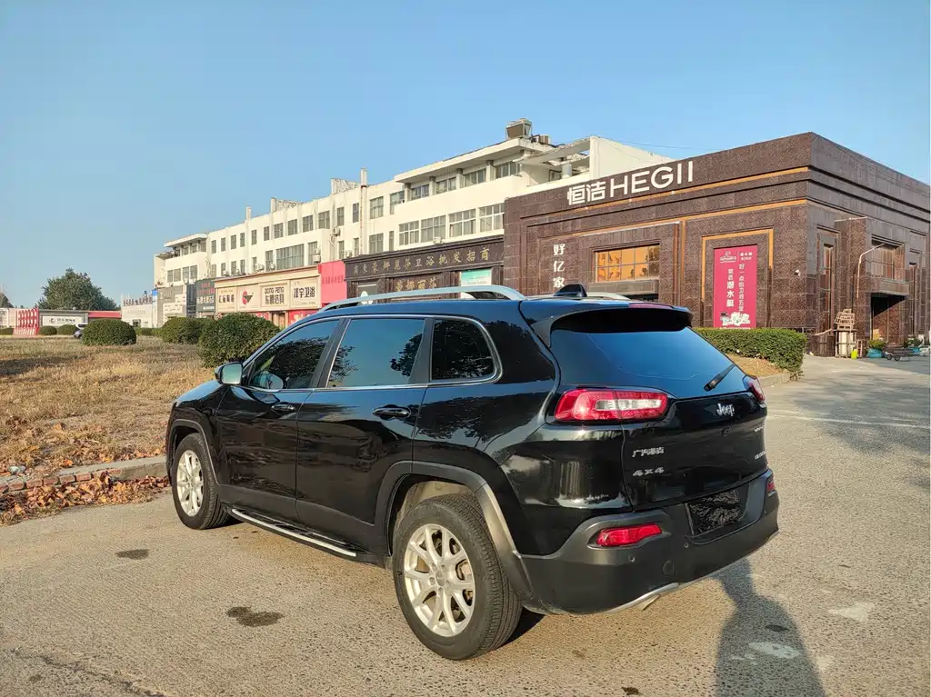 Jeep Cherokee — миниатюра 4