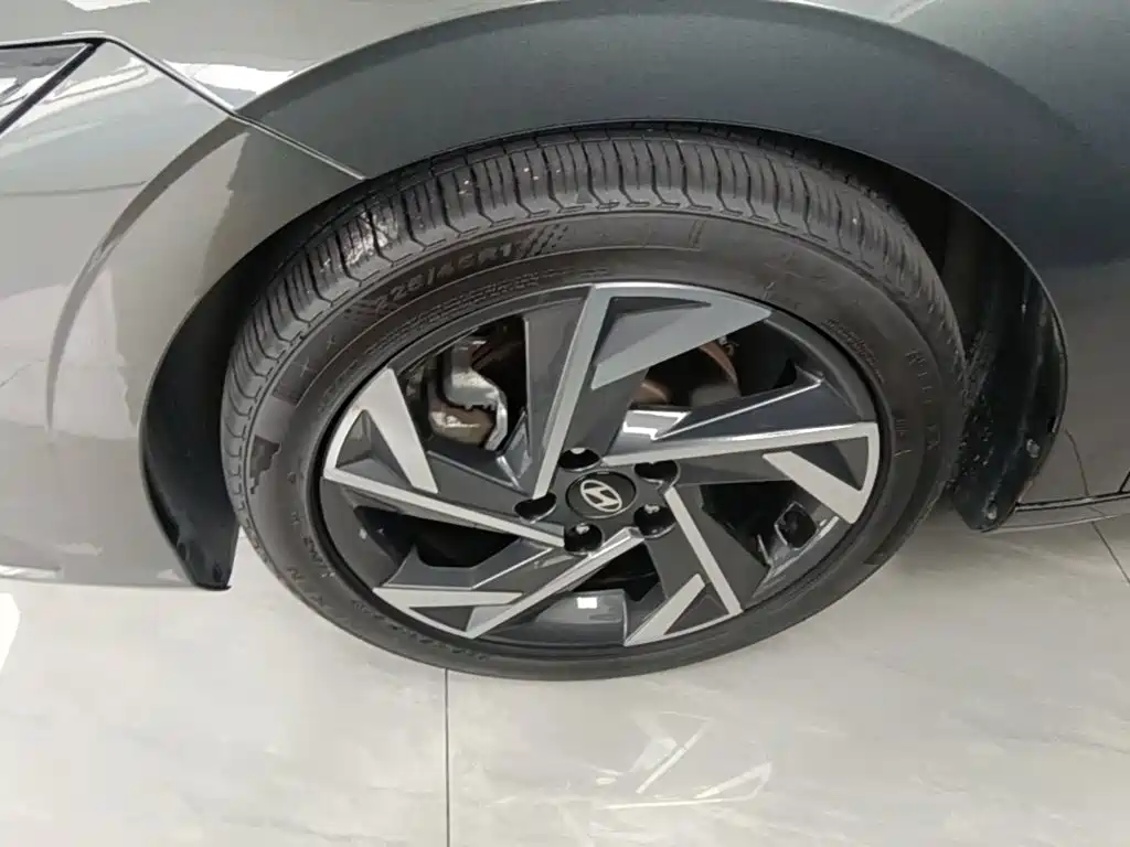 Hyundai Elantra — миниатюра 23