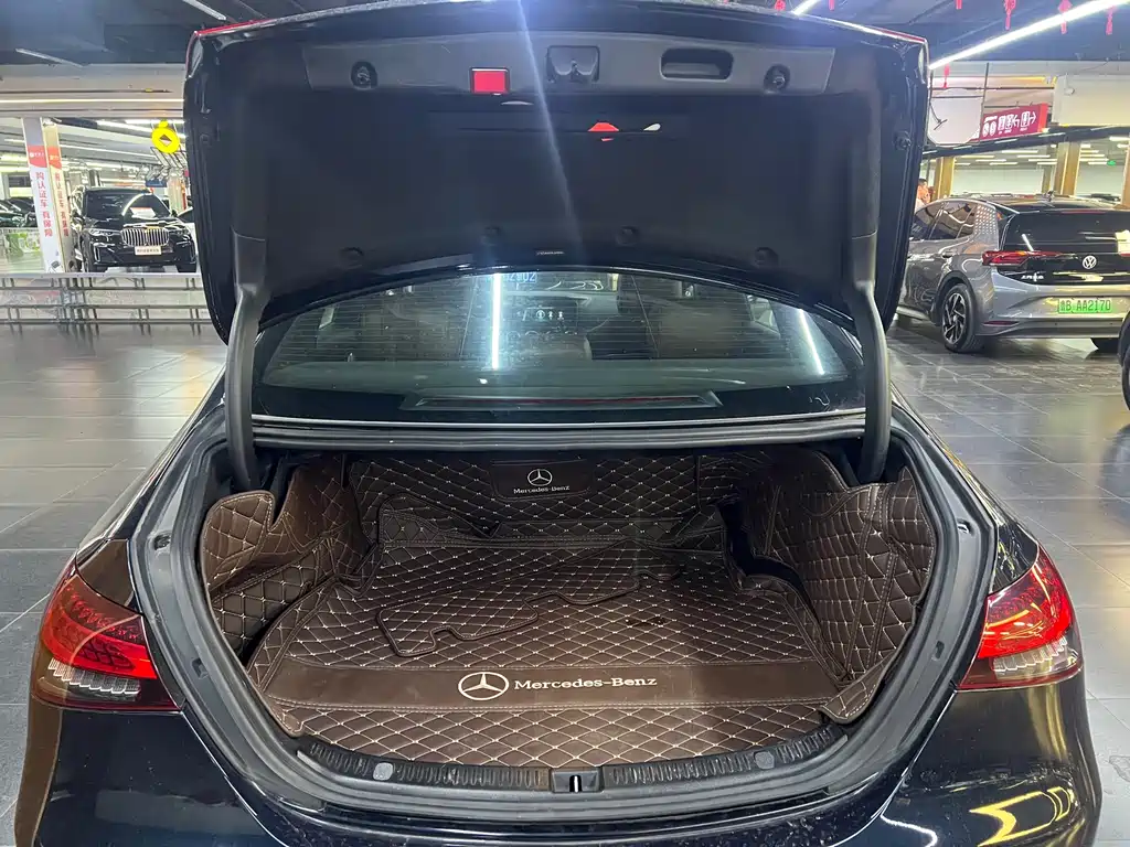 Mercedes-Benz E-Class — миниатюра 16