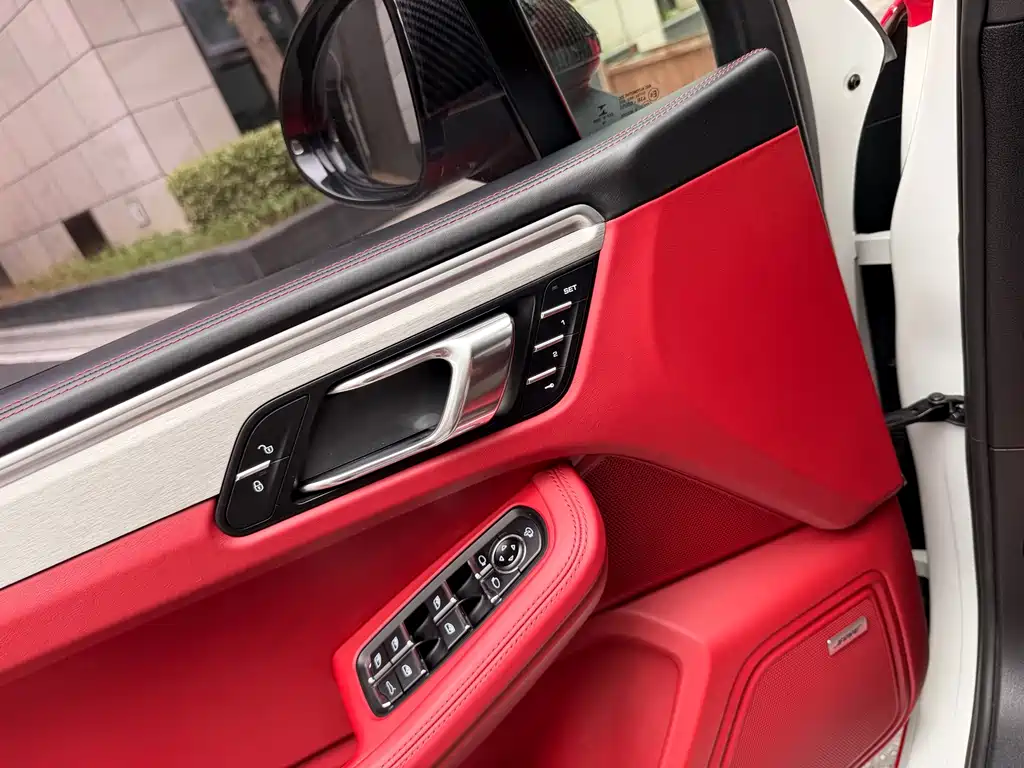 Porsche Macan — миниатюра 16