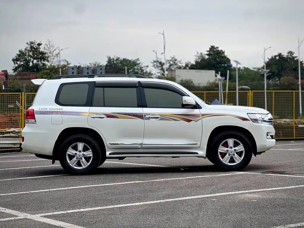 Toyota Land Cruiser — миниатюра 7