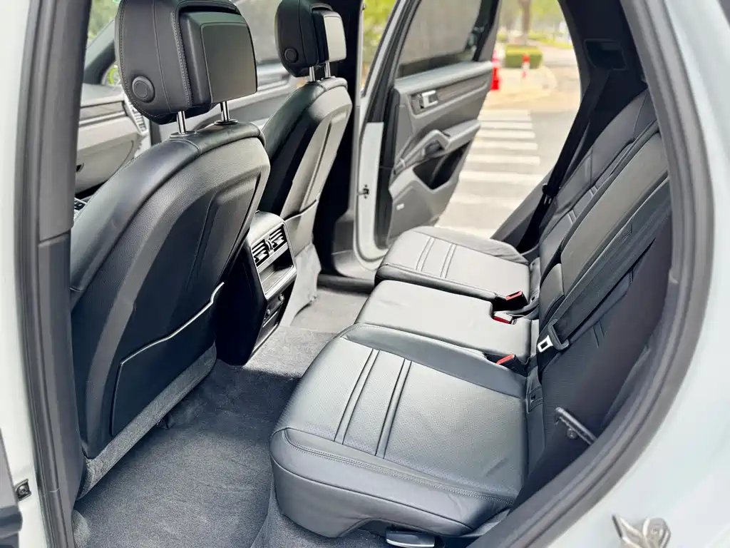 Porsche Cayenne — миниатюра 9
