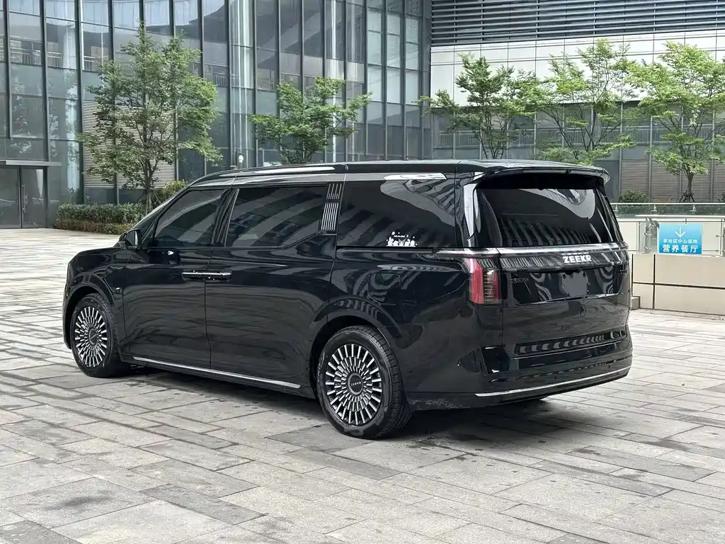 Zeekr 009 2024 мест 108kWh