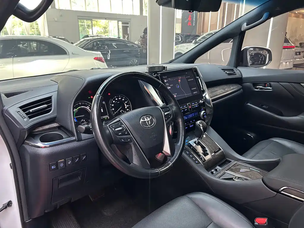 Toyota Vellfire — миниатюра 13