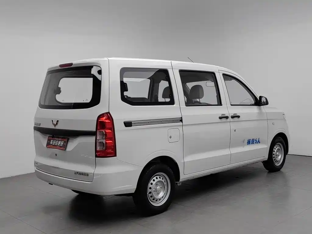 Wuling Hongguang V — миниатюра 2