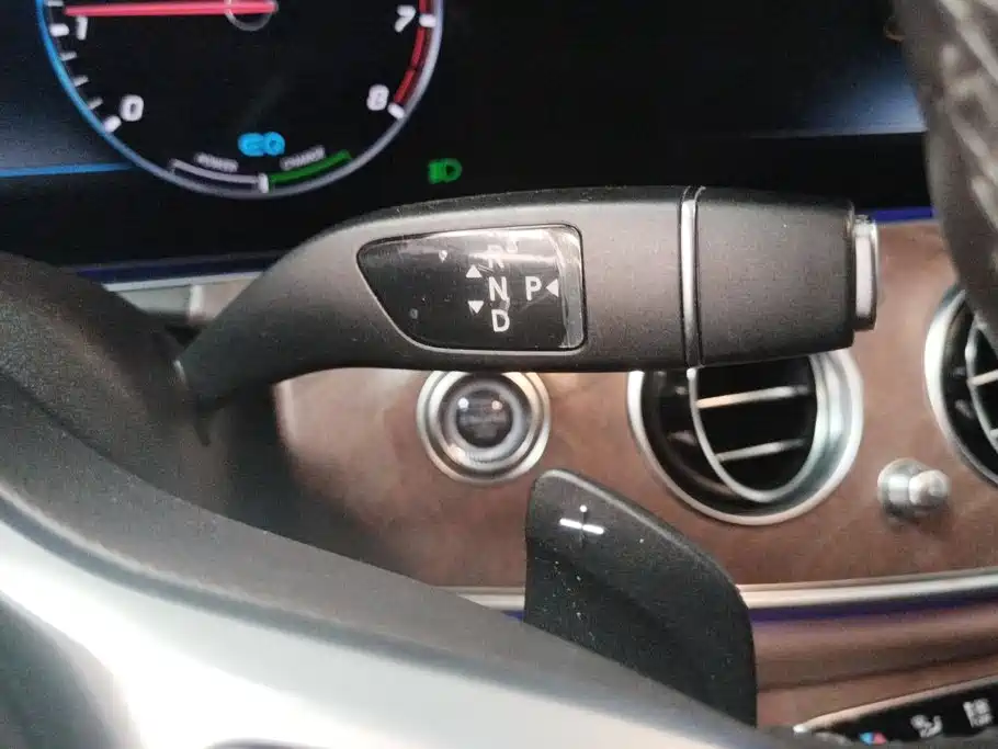 Mercedes-Benz E-Class — миниатюра 15