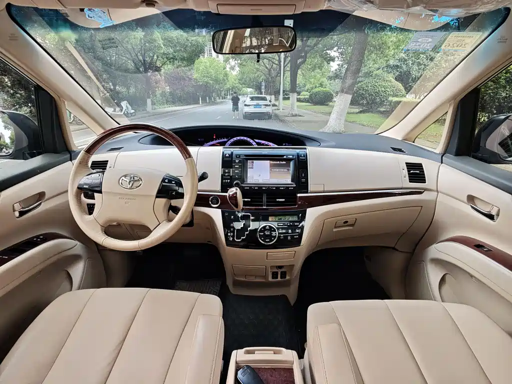 Toyota Previa 2018 2.4L Luxury