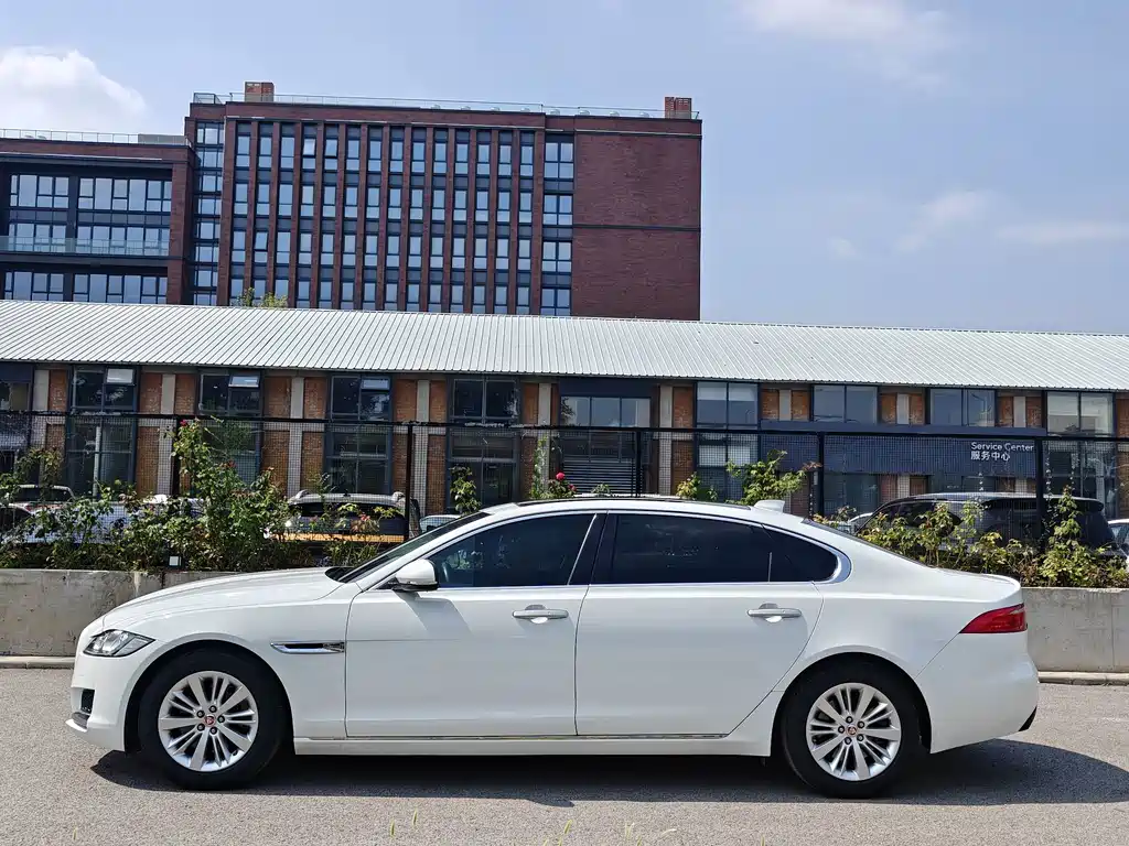 Jaguar XFL — миниатюра 7