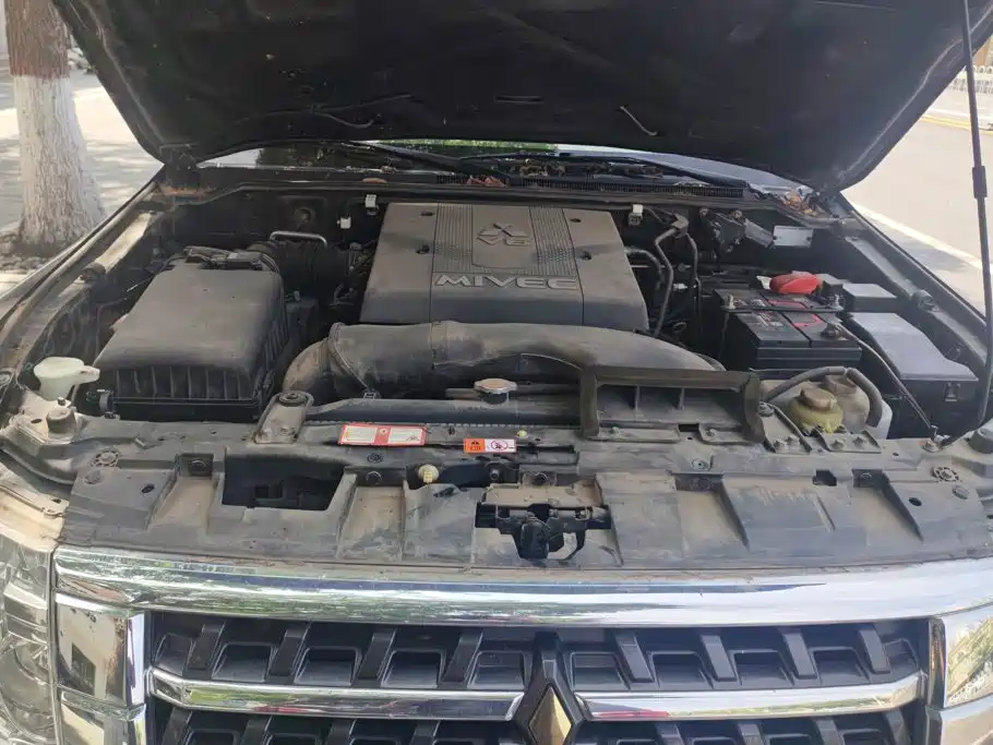 Mitsubishi Pajero (Import) — миниатюра 10