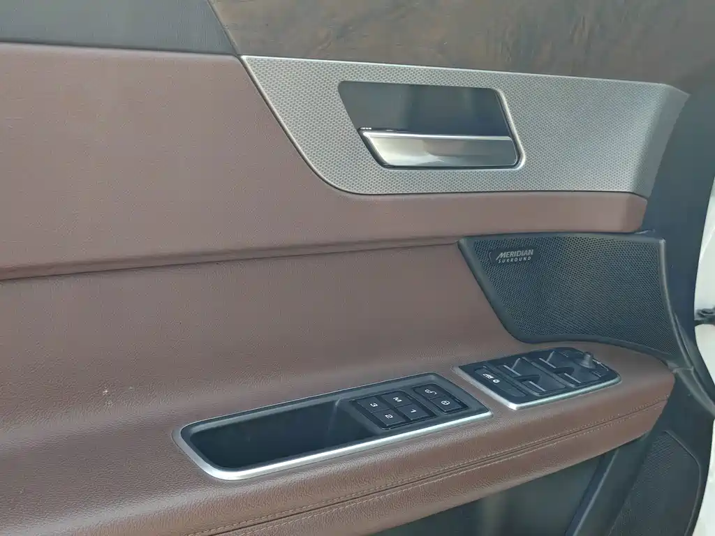 Jaguar XFL — миниатюра 13