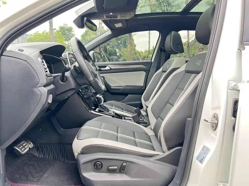 VOLKSWAGEN T ROC EXPLORING SONGS